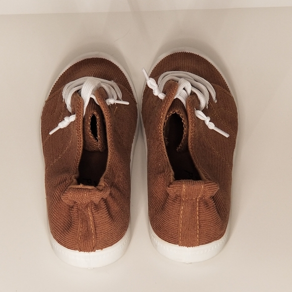 *NWT* Twisted Brand Shoes - Picture 4 of 9